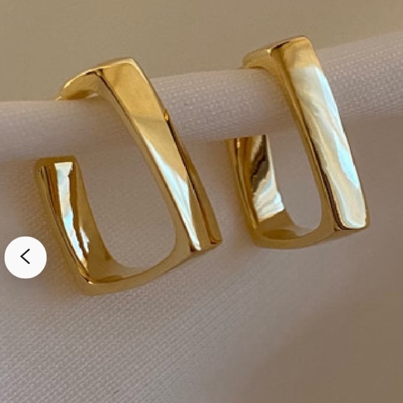 Gold minimalist Hoops! 6 PAIRS - Picture 3 of 4